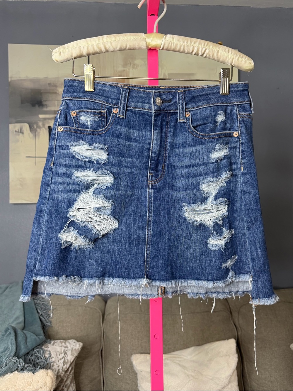 American Eagle Distressed Denim Mini Skirt Size 4 Next Level Stretch Raw Hem